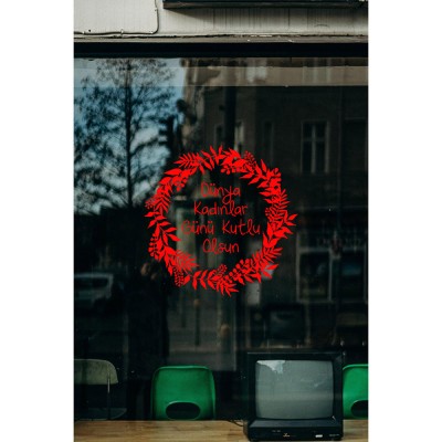Yuvarlak Çiçekler ve 8 Mart Kadınlar Günü Kutlu Olsun Yazısı Cam Vitrin Stickerı 60cm