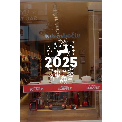 2025 Yazısının Üzerinde Geyik Altında Sevimli Hediye Paketleri Yılbaşı Süslemeleri