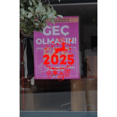 2025 Yazısının Üzerinde Geyik Altında Sevimli Hediye Paketleri Yılbaşı Süslemeleri