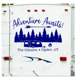 Macera bekliyor, kişiselleştirilmiş Rv çıkartması, özel son adı vinil yapışkan, Camper karavan çıkartması, mutlu kampçılar