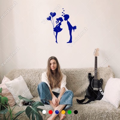 Birbirine Süpriz Yapan Sevgililer Sticker Yapıştırma Birbirine Süpriz Yapan Sevgililer Sticker Yapıştırma