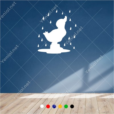 Yağmurun Altında Yıkanan Ördek Yavrusu 50x60 cm Duvar Sticker