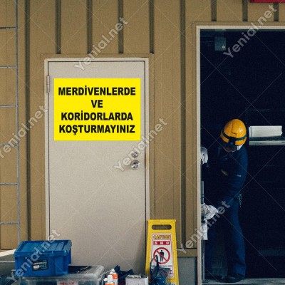 Merdivenlerde Ve Koridorlarda Dolaşmayınız Levhası