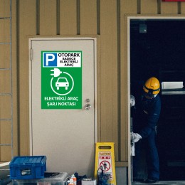 Otopark Sadece Elektrikli Araç Elektrikli Araç Şarj Park Etmeyiniz Levhası