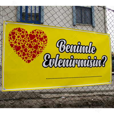 Sarı Zeminli Büyük Kalpli Benimle Evlenir Misin Branda Afişi