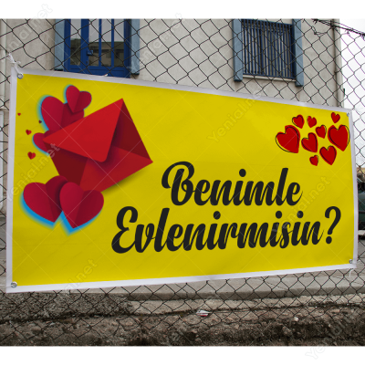 Sarı Zeminli Kalpli Benimle Evlenir Misin Branda Afişi