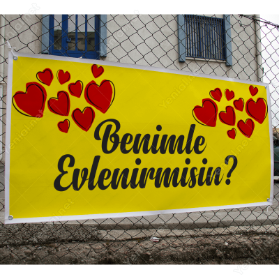 Sarı Zeminli İki Tarafı Kalpli Benimle Evlenir Misin Branda Afişi